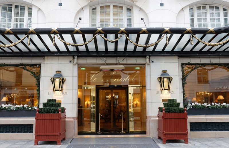 仏高級ホテル「ル・ブリストル」がWeb3デビュー、お金で買えない体験を提供